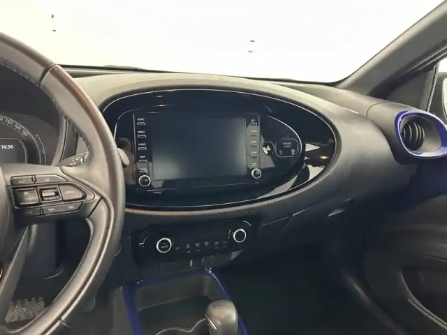 Toyota Aygo x 1.0 vvt-i 72 s-cvt — photo 12