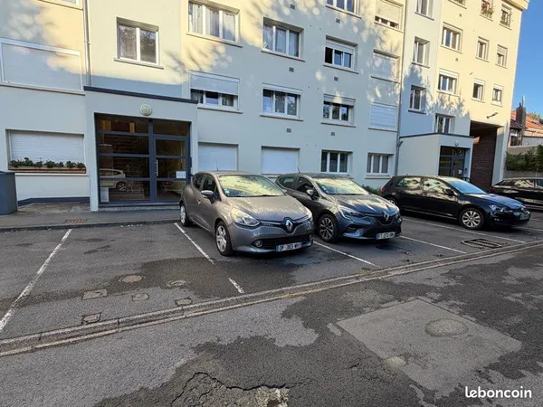 Place de parking lille limite Marcq en Baroeul
