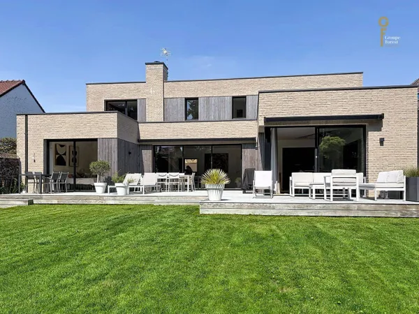 Maison 9 pièces 240 m²