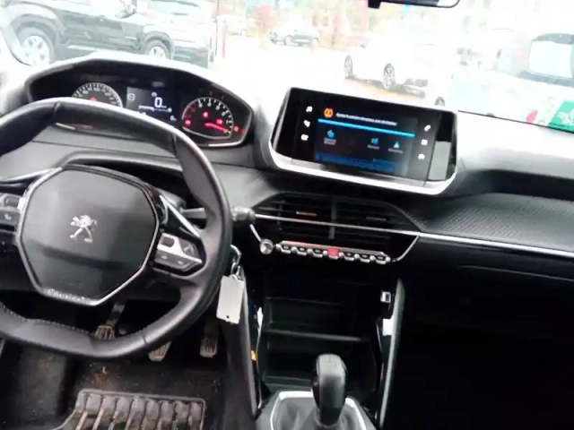 Peugeot 208 puretech 75 s&amp;s bvm5 — photo 11