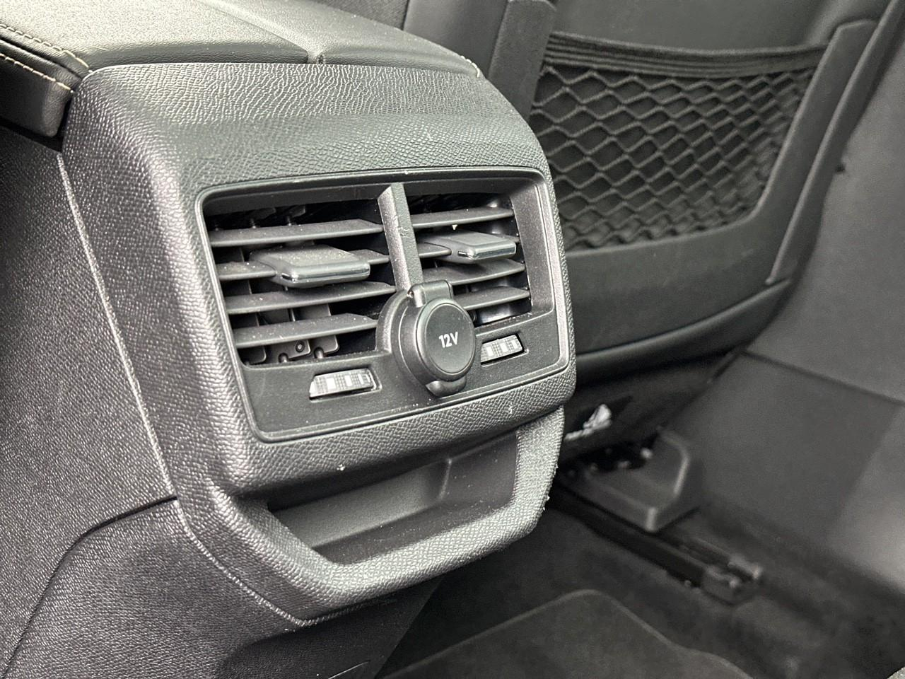 Peugeot 3008 hybrid4 300 e-eat8 gt — photo 39