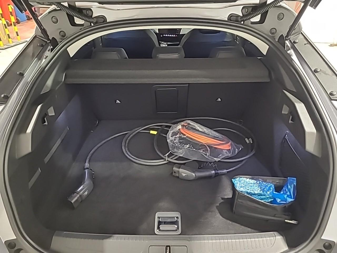 Peugeot 408 phev 180 e-eat8 allure — photo 14
