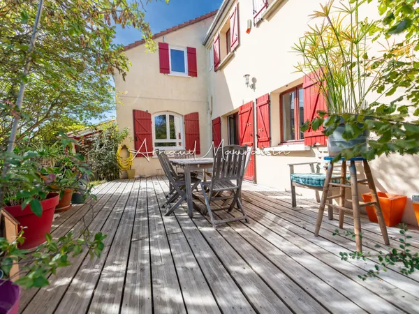 Belle maison pleine de charme sur joli terrain !