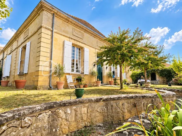 Maison 9 pièces 243 m²