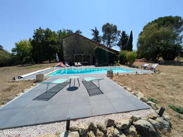 Maison 7 pièces 222 m²