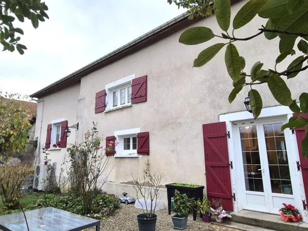 Belle Maison de Village et de Caractère de 1815 de 155 m² Rénover et Entretenue avec Goût avec sa Co