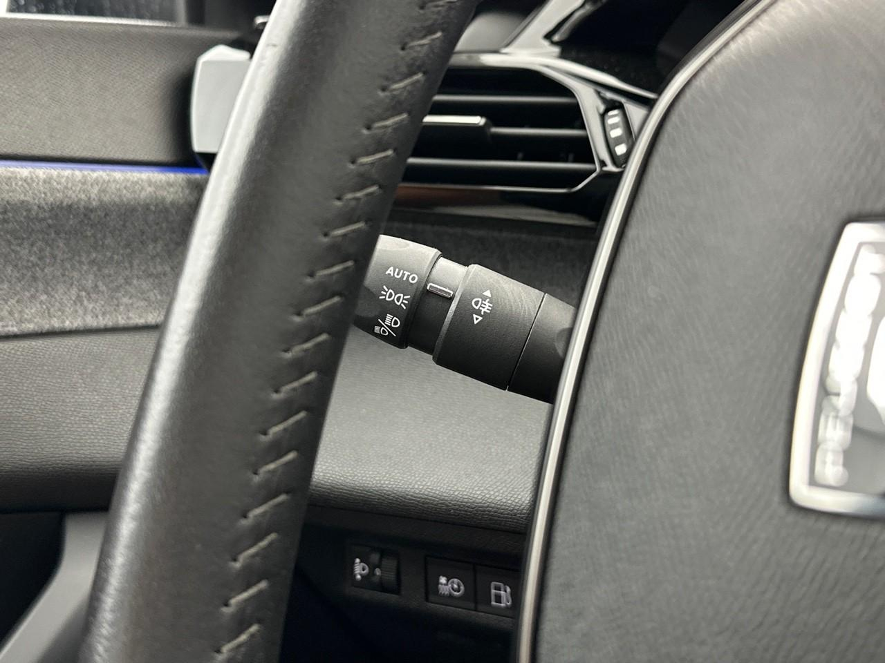 Peugeot 308 phev 180 e-eat8 allure — photo 19