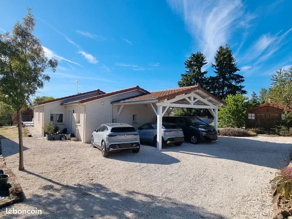 Maison individuelle de plain-pied - 150 m² au total dont 110 m² habitables - Terrain 5 700 m² - Pisc