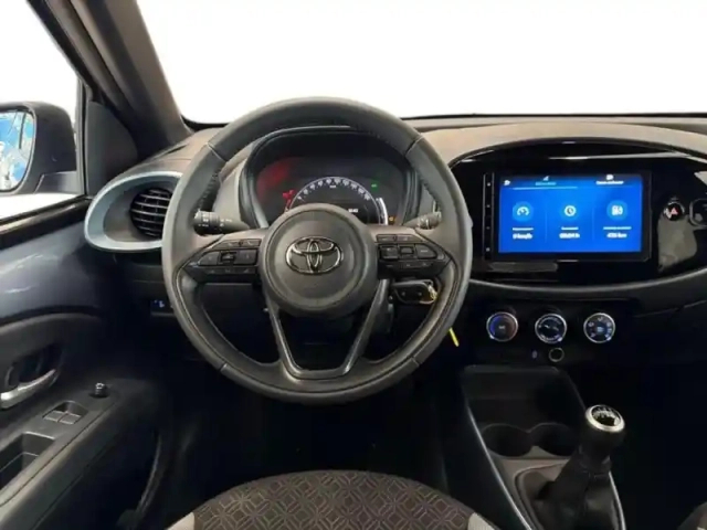 Toyota Aygo X 1.0 vvt-i 72ch design my24 — photo 11
