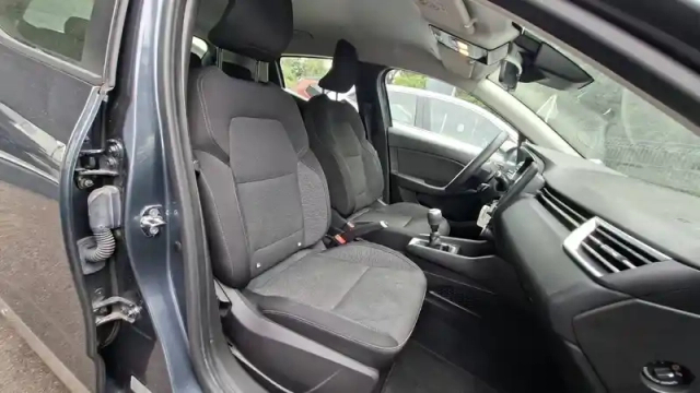 Renault Clio blue dci 85 — photo 16
