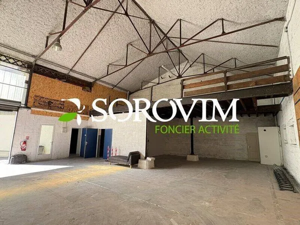 Local d'activité 878 m²