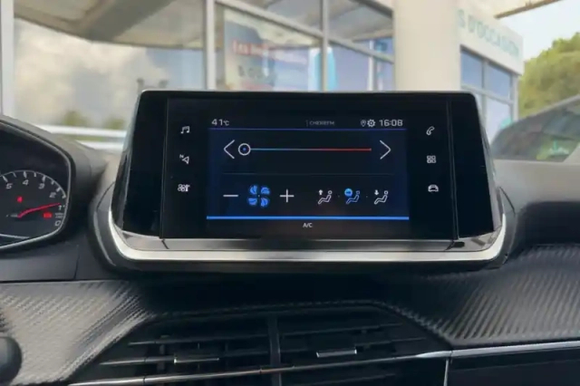Peugeot 2008 puretech 100 s&amp;s bvm6 — photo 17