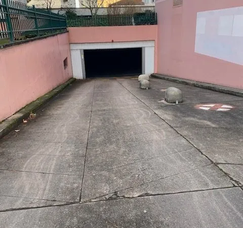 Parking en sous-sol (100 m Place WILSON)
