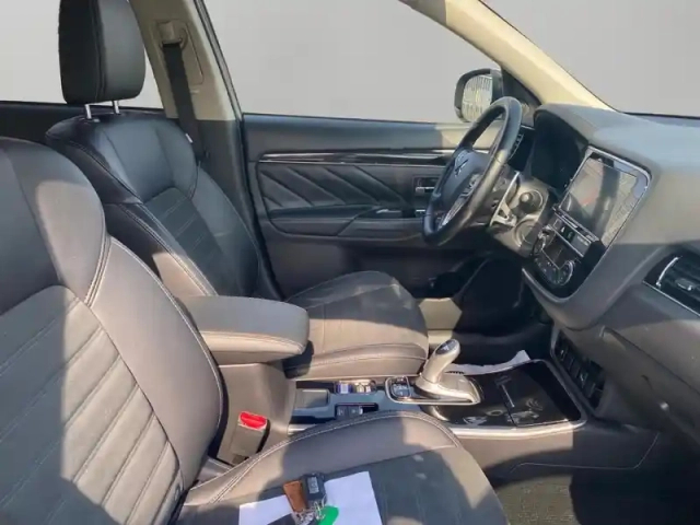 Mitsubishi Outlander phev twin motor intense 4wd — photo 13
