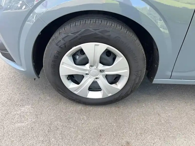 Dacia Sandero sce 65 — photo 16