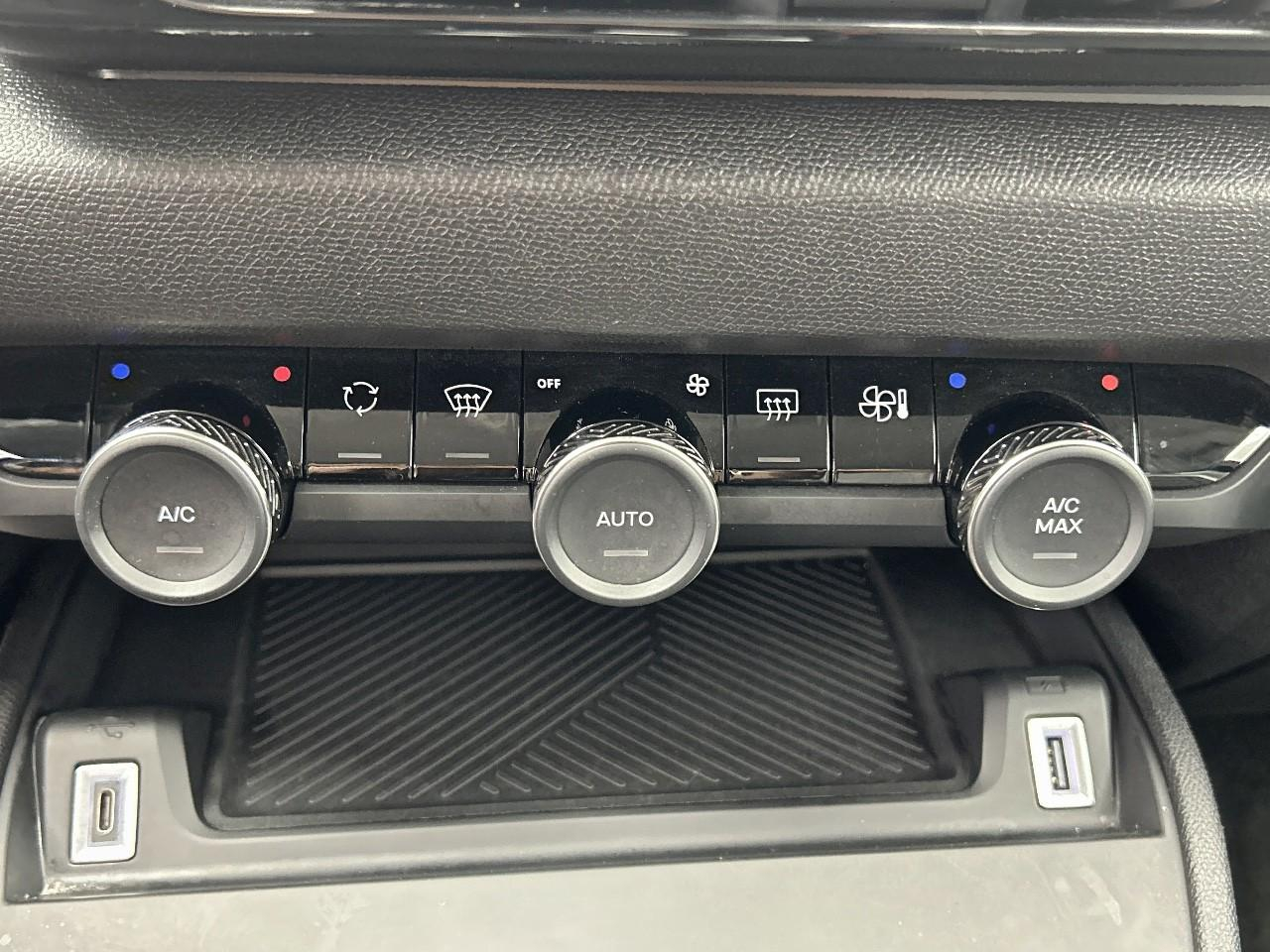 Citroën C4 hybride 136 e-dcs6 max — photo 17