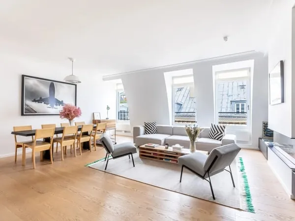 Exclusivité - Paris 1er Concorde / Saint-Honoré - Appartement rénové et climatisé au 4è étage - 2 ch