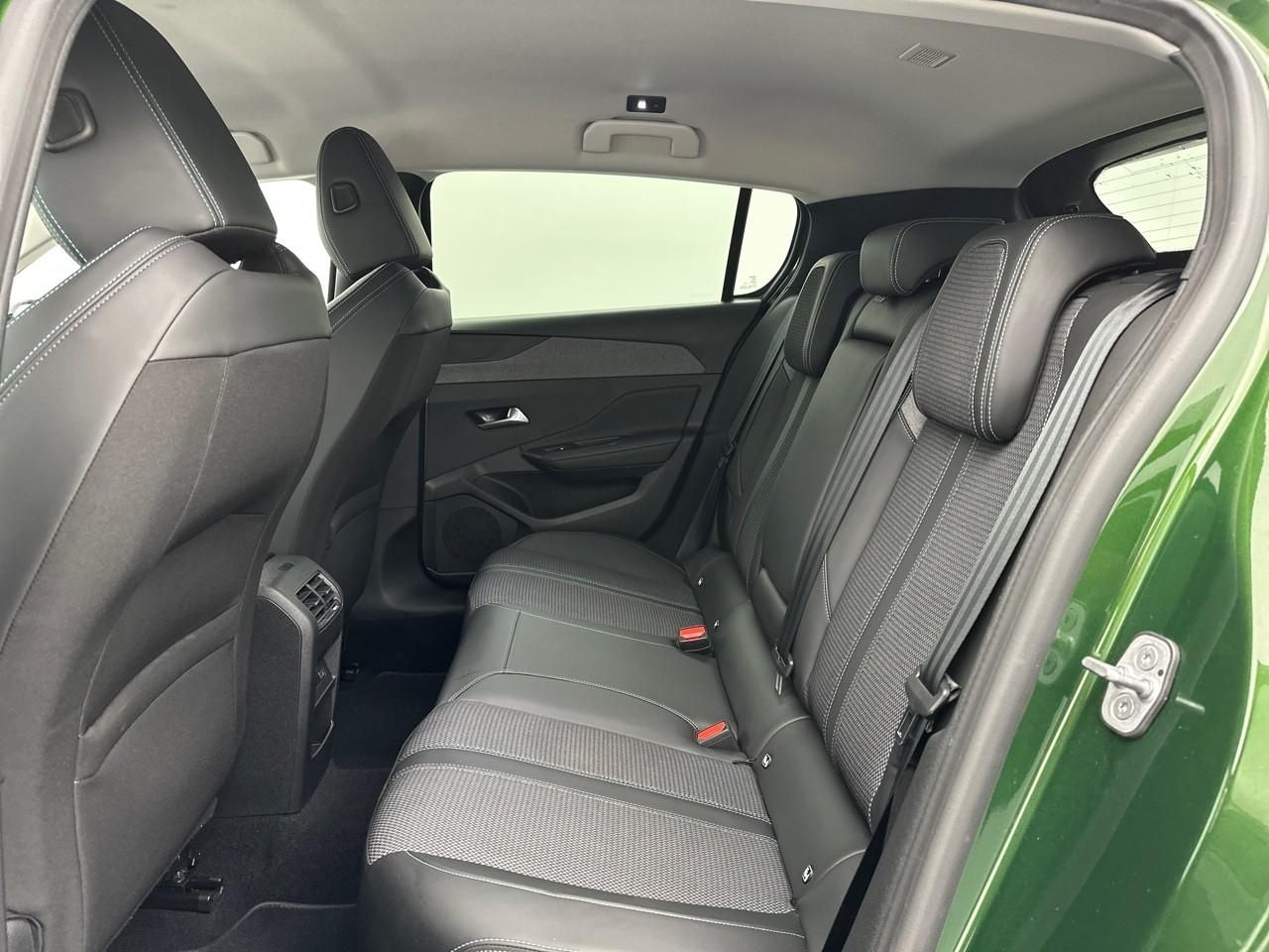 Peugeot 308 puretech 130ch s&s eat8 allure pack — photo 12