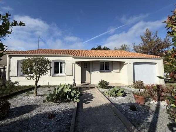 AIZENAY, proche centre, maison de plain-pied, 3 chambres sur