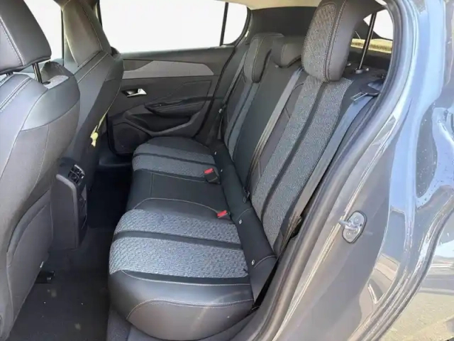 Peugeot 308 hybrid 145 e-dcs6 — photo 32