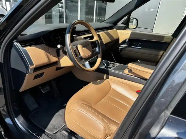 Land Rover Range Rover swb p510e phev awd — photo 11