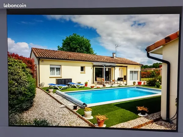 A VENDRE maison traditionnelle T4 avec piscine , jardin et garage