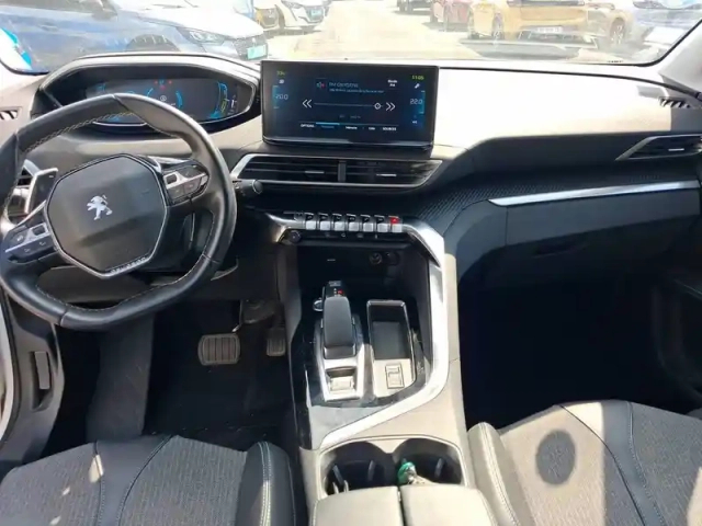 Peugeot 3008 hybrid 225 e-eat8 — photo 11