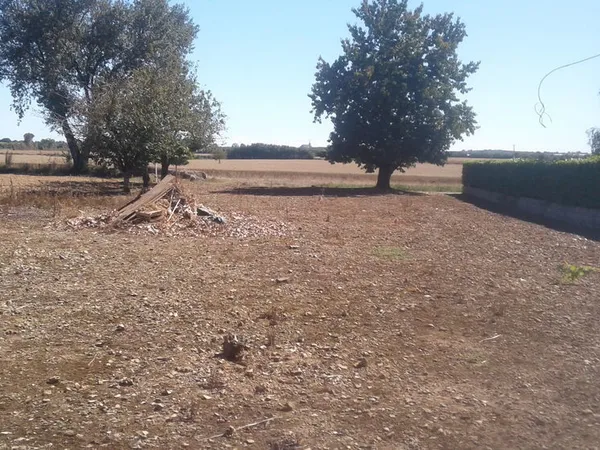 TERRAIN CONSTRUCTIBLE 910 M²