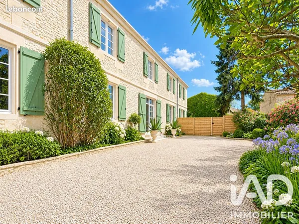 Maison 7 pièces 310 m²