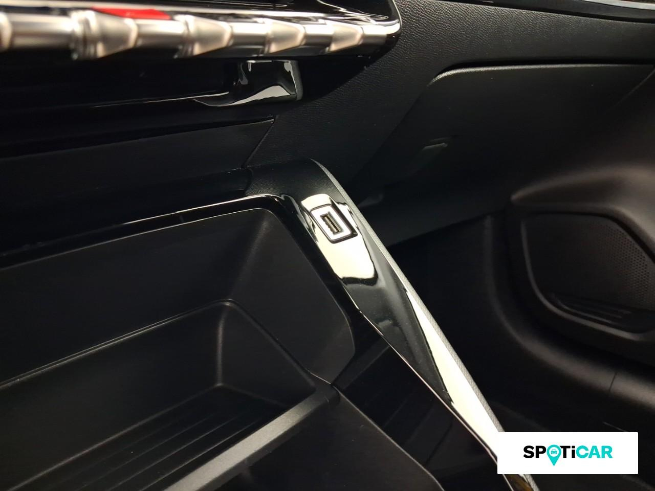 Peugeot 208 e-208 136ch like — photo 18