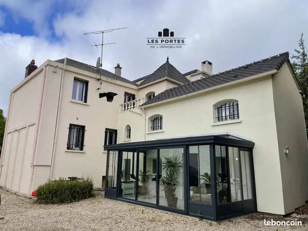 Maison 7 pièces 235 m²