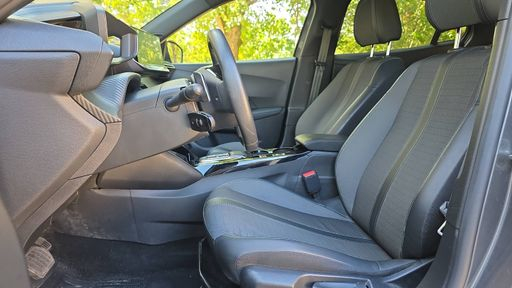 Peugeot 2008 1.2 PureTech 130 EAT8 - Allure Pack – 2022 – 79016 km – Essence – Boîte Automatique — photo 16