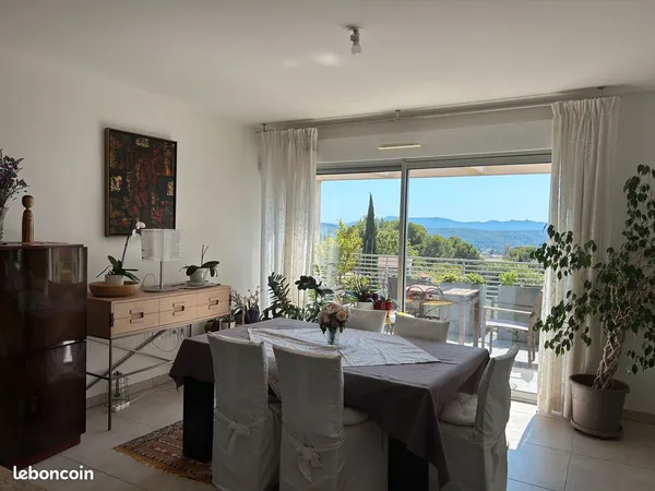 Appartement récent de 93 m2 au centre d'Aix-en-Provence avec vue panoramique