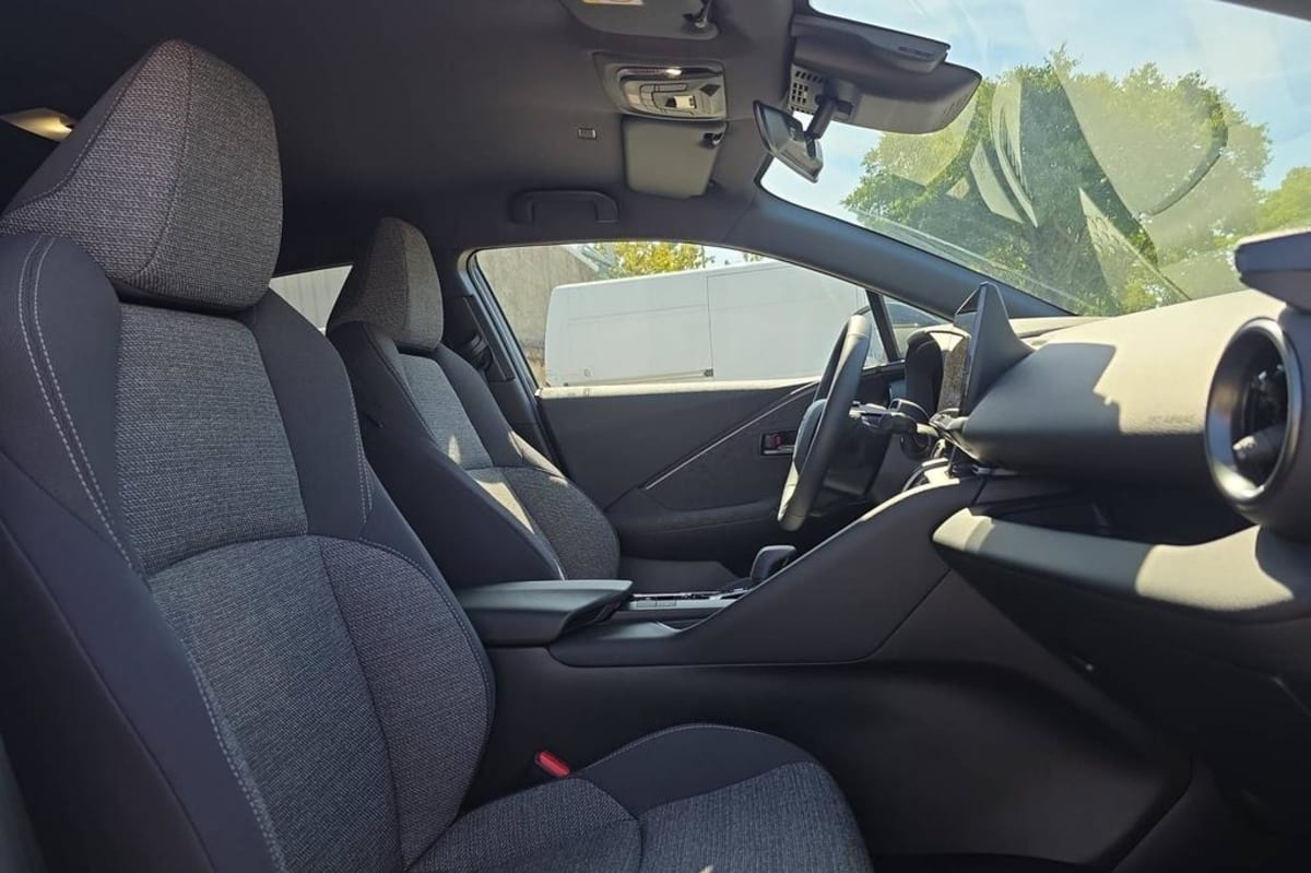 Toyota C-HR — photo 9