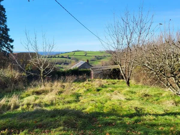 Ensemble immobilier dans les monts du Morvan