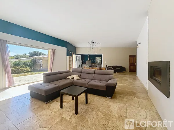 Sérignan Du Comtat - Maison plain pied 6 pièces 165 m2 avec piscine