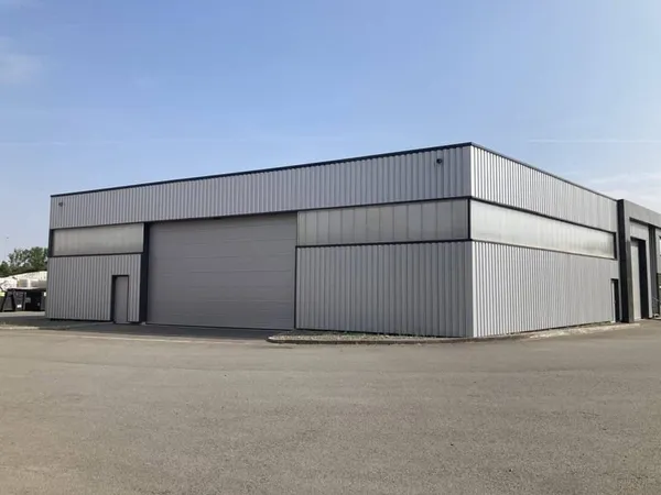 Entrepôt 650 m²