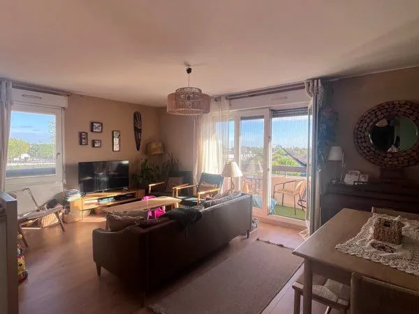 T3 meublé 73m2 Pessac centre balcon parking