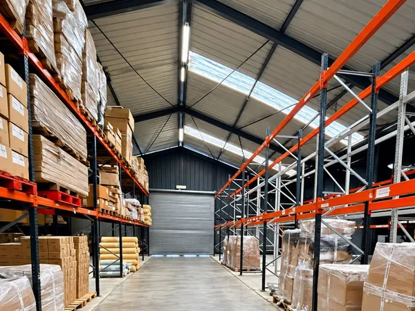 à louer - cellule d'entrepôt de 480 m² - pessac (33)