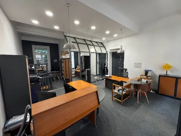 Local commercial / bureaux sur la rue Barbes