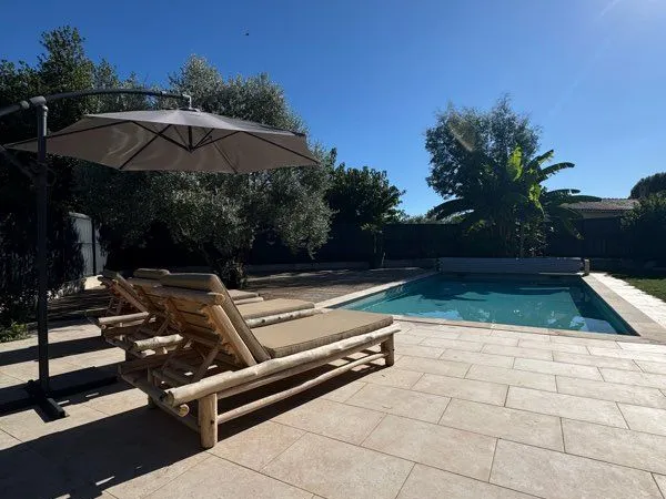 La Brillanne - Belle propriété de 240 m² avec piscine et 3 espaces de vie - DPE B