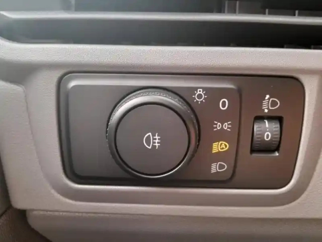 Volkswagen Transporter fg van l2 2.0 tdi 150ch business bva8 — photo 10