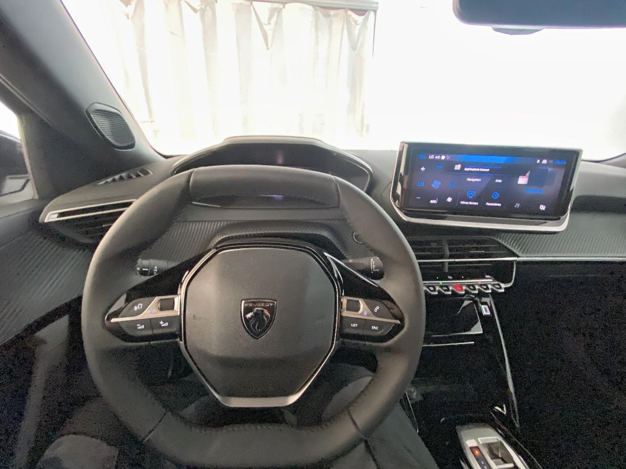 Peugeot 2008 hybrid 145 ch e-dcs6 allure — photo 12