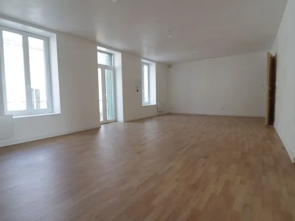 A VOIR ! Maison à vendre 7 pièces MAURIAC (15)