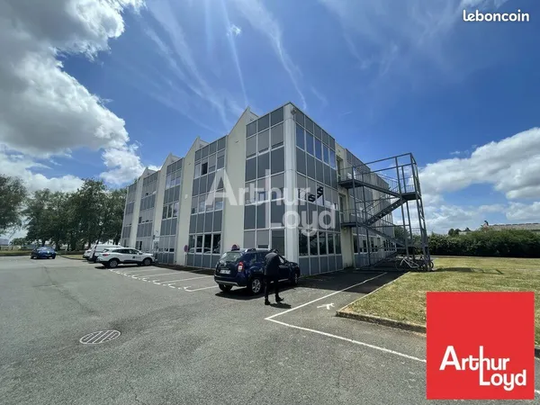 Bureaux 1560 m² CHAURAY