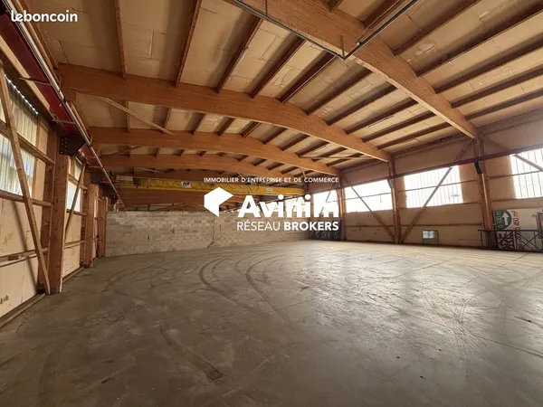 Local 1337 m² Vuillecin