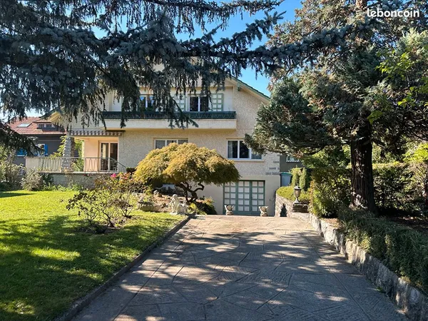 Maison 6 pièces 231 m²