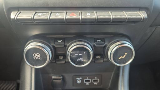 Renault Captur 1.5 Blue dCi 115 EDC7 - Intens – 2021 – 114103 km – Diesel – Boîte Automatique — photo 24