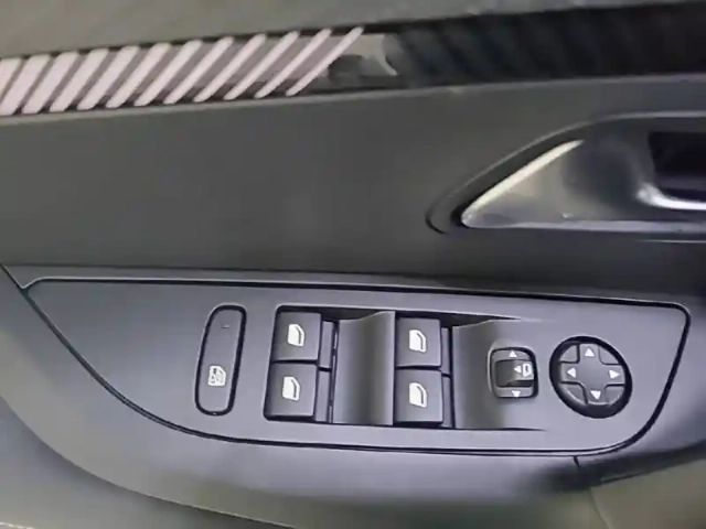 Peugeot 2008 electrique 54 kwh 156 ch — photo 24