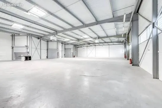 Local d'activité / Entrepôt 980 m² + 400 m² mezzanine - Saint-Aunès A9